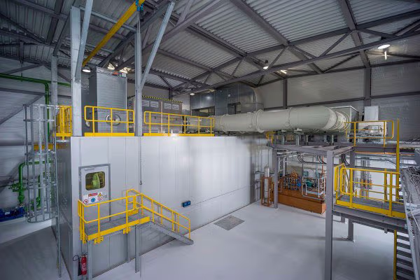 Synchronous condenser installed with GCB and busduct